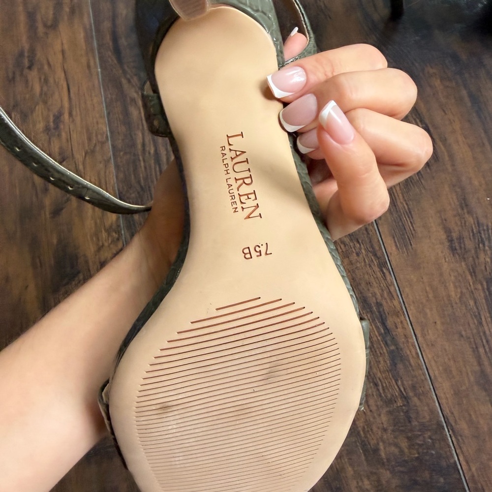 Elegant Ralph Lauren New Olive Green Strappy Heels - Picture 3 of 4